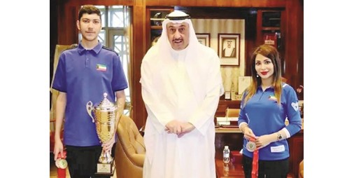 الحمود يُكرِّم أبطال «أزرق البلياردو»