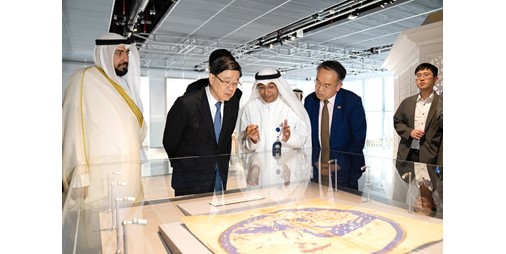 رئيس منطقة هونغ كونغ الإدارية زار مركز «عبدالله السالم» الثقافي