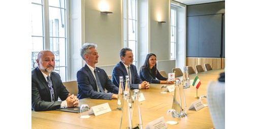 نائب وزير الخارجية يبحث مع المدير العام للجنة الدولية للصليب الأحمر قضايا مشتركة