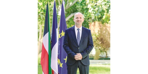 السفير الفرنسي: خريجو المؤسسات التعليمية الفرنسية في الكويت طاقات لتغيير العالم