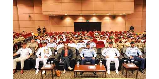 سفيرة بريطانيا حاضرت في كلية مبارك العبدالله للقيادة والأركان