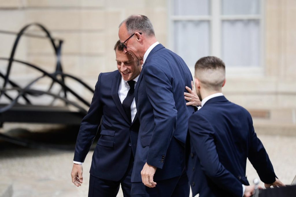 بين إيمانويل ماكرون وفريدريش ميرز ، “صداقة” لا تمحو الاختلافات الأساسية