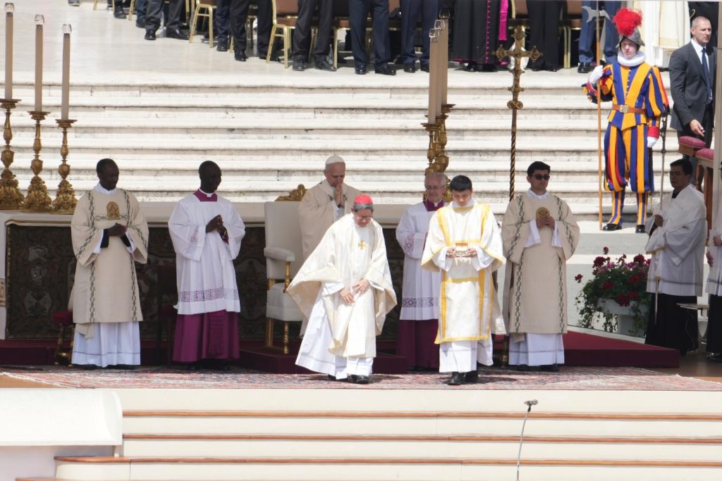 البابا ليو الرابع عشر يدين الاقتصاد الذي يستغل الأرض ويهمش الفقراء