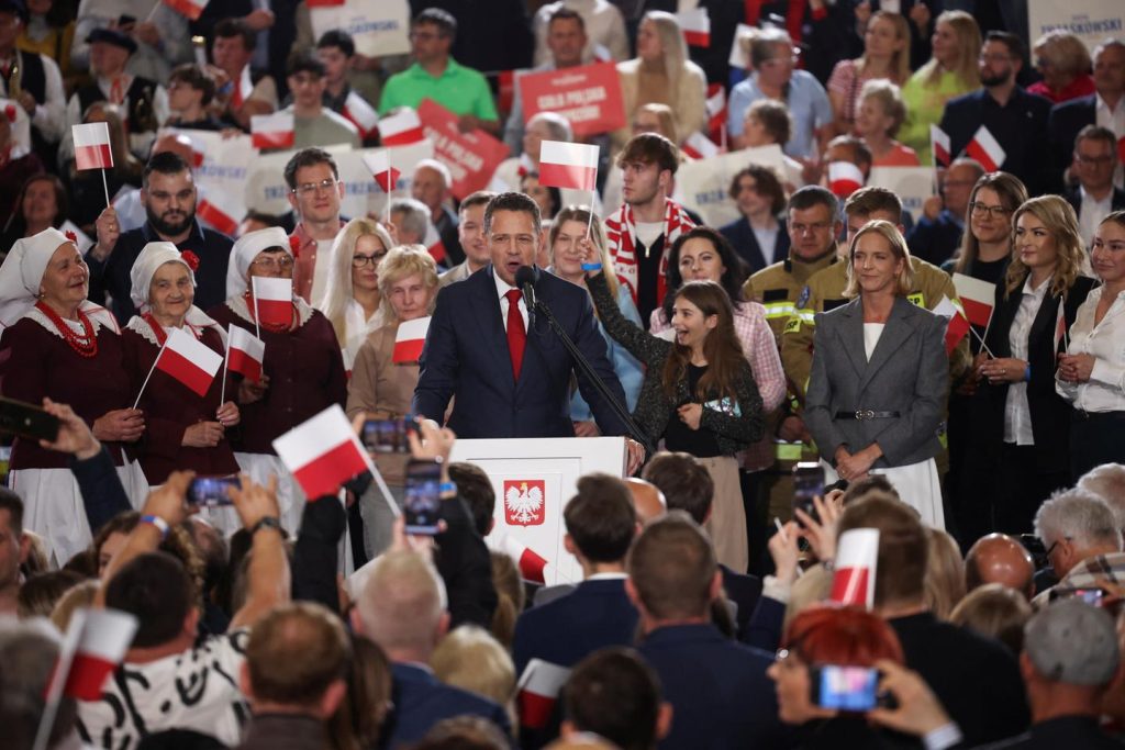 في بولندا ، اثنين من المرشحين لكرسي رئاسي