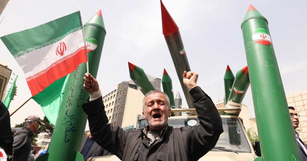 إيران تستدعي دبلوماسيا بريطانيا بعد “أزمة الاعتقالات”