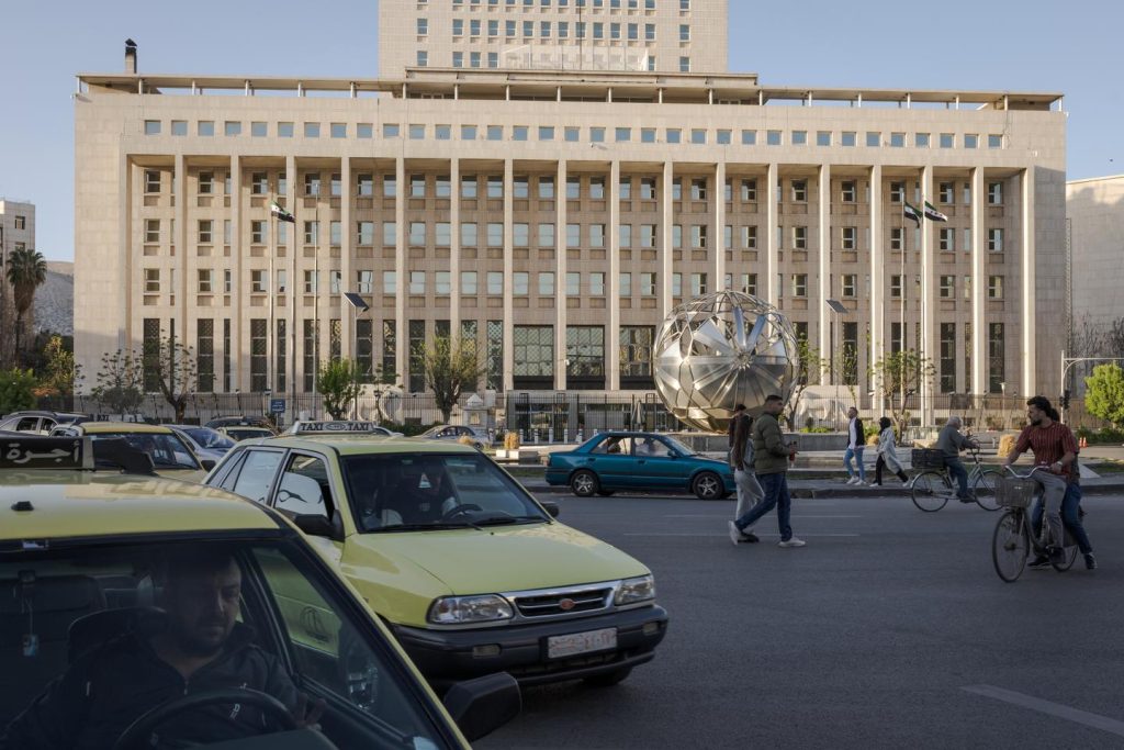 بعد الولايات المتحدة ، يتعهد الأوروبيون برفع جميع العقوبات الاقتصادية تجاه دمشق