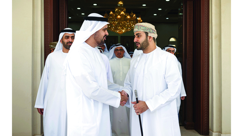 ذياب بن محمد ينقل تعازي رئيس الدولة إلى سلطان عمان في وفاة والدة السيدة «الجليلة»