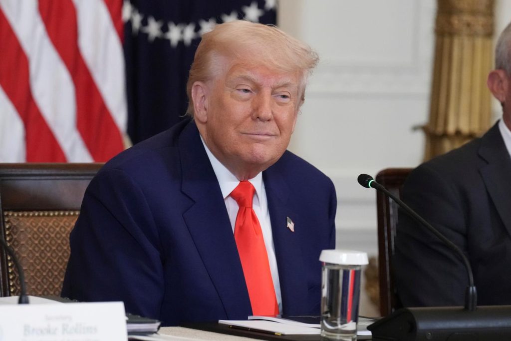 دونالد ترامب يهدد الاتحاد الأوروبي بواجبات جمركية بنسبة 50 ٪ من 1 يونيو