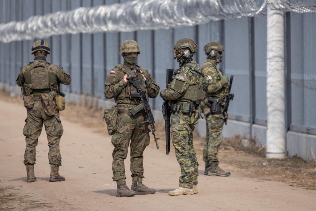 في بولندا ، يمتد البرلمان تعليق حق اللجوء على الحدود البيلاروسية