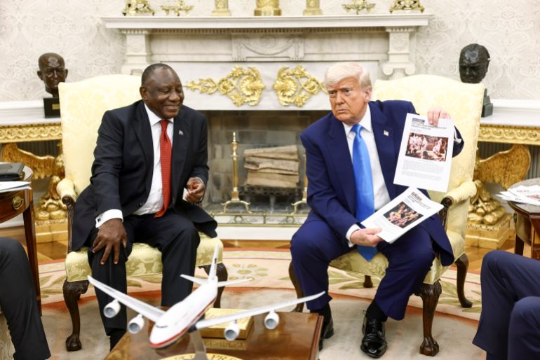 epa12123467 US President Donald Trump (R) holds up news articles related to violence in South Africa during a meeting with South Africa’s President Cyril Ramaphosa (L), in the Oval Office of the White House in Washington, DC, USA, 21 May 2025. Ramaphosa’s visit comes one week after Trump claimed there is an on-going genocide in South Africa and granted refugee status to 59 Afrikaners. EPA-EFE/JIM LO SCALZO