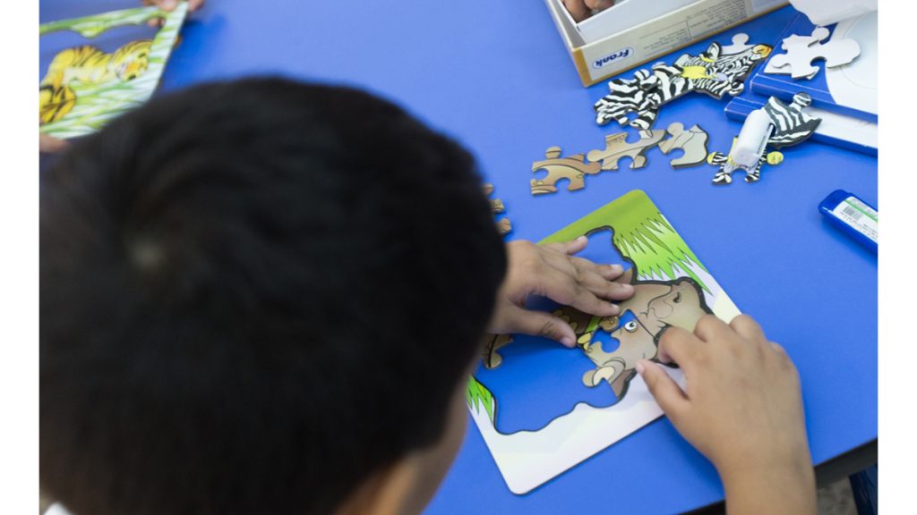 حسابات وهمية تروّج أدوية غير مثبتة علمياً لـ «التوحد»