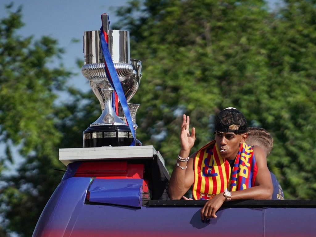 كواليس تجديد عقد لامين جمال مع برشلونة.. الراتب الأعلى بالفريق مستقبلا