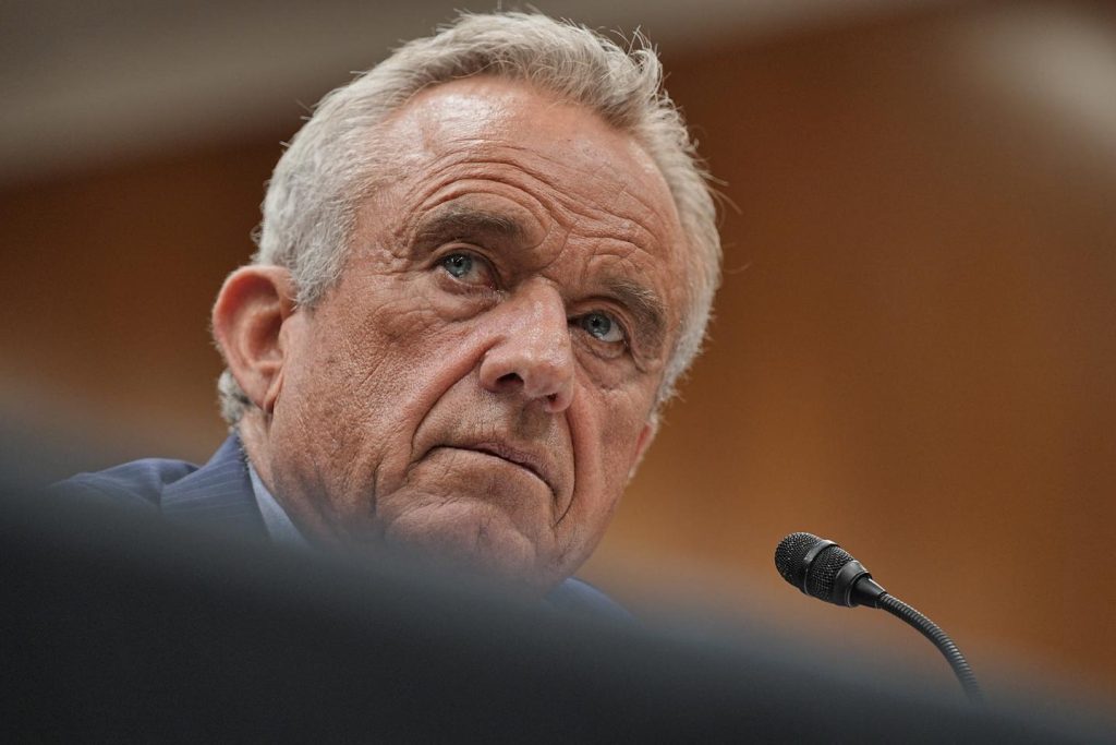 تقوم إدارة ترامب بإلغاء عقد واسع لقاح الأنفلونزا الطيور ، ويعلن عن مختبر Moderna