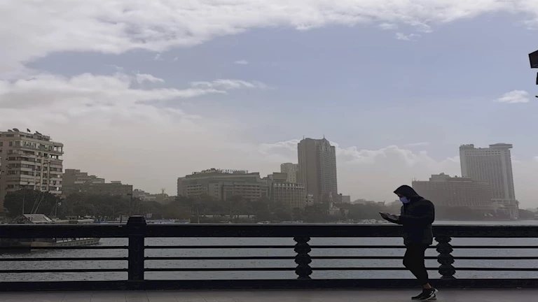 رمال وأتربة وتراجع حرارة.. الأرصاد تعلن تفاصيل طقس الـ6 أيام المقبلة