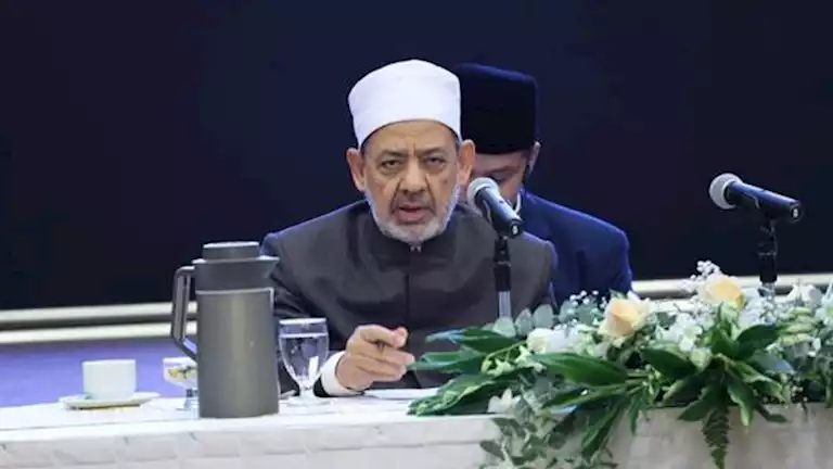 شيخ الأزهر يهنئ ملك البحرين بمناسبة اليوم الوطني للمملكة