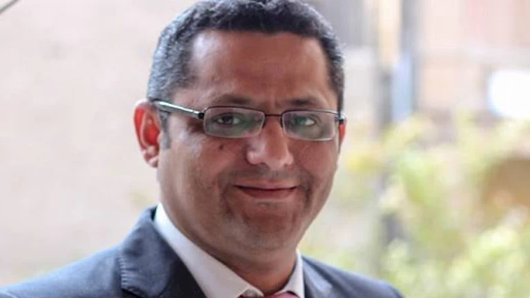 نقيب الصحفيين يعلق على تحرك الحكومة لمواجهة الشائعات.. ماذا قال؟