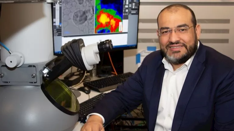 إنجاز علمي.. عالم فيزياء يكشف تفاصيل مشروع تطوير أجهزة الحاسب فائقة ال