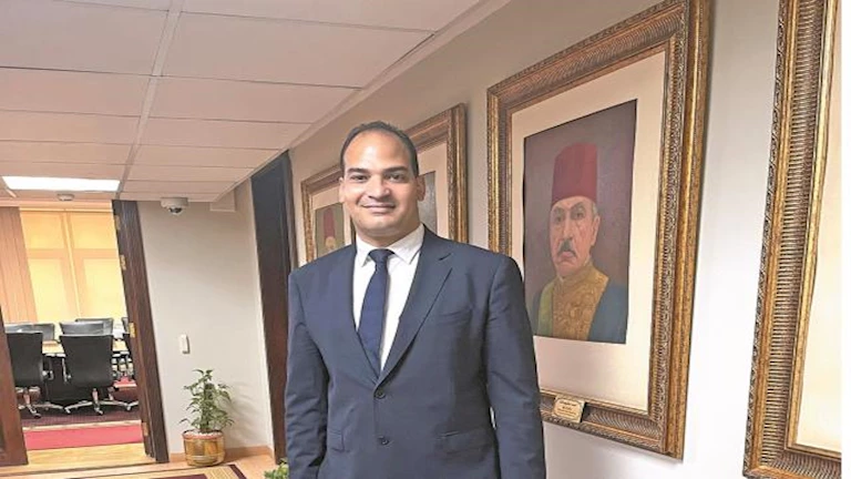 “مش هنقعد نلف وندور على بعض”.. مواجهة ساخنة بين مستريح السيارات وضحايا