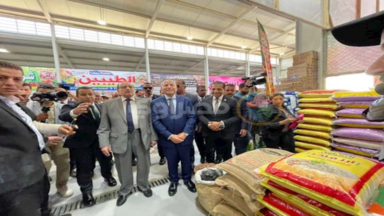 صورة.. افتتاح سوقين جديدين بالمقطم بحضور مستشار رئيس الجمهورية