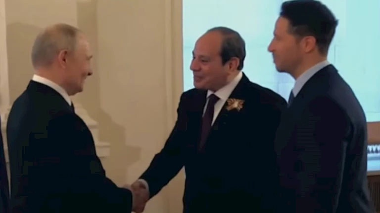 الرئيس السيسي يصل الساحة الحمراء بموسكو للمشاركة في احتفالات عيد النصر
