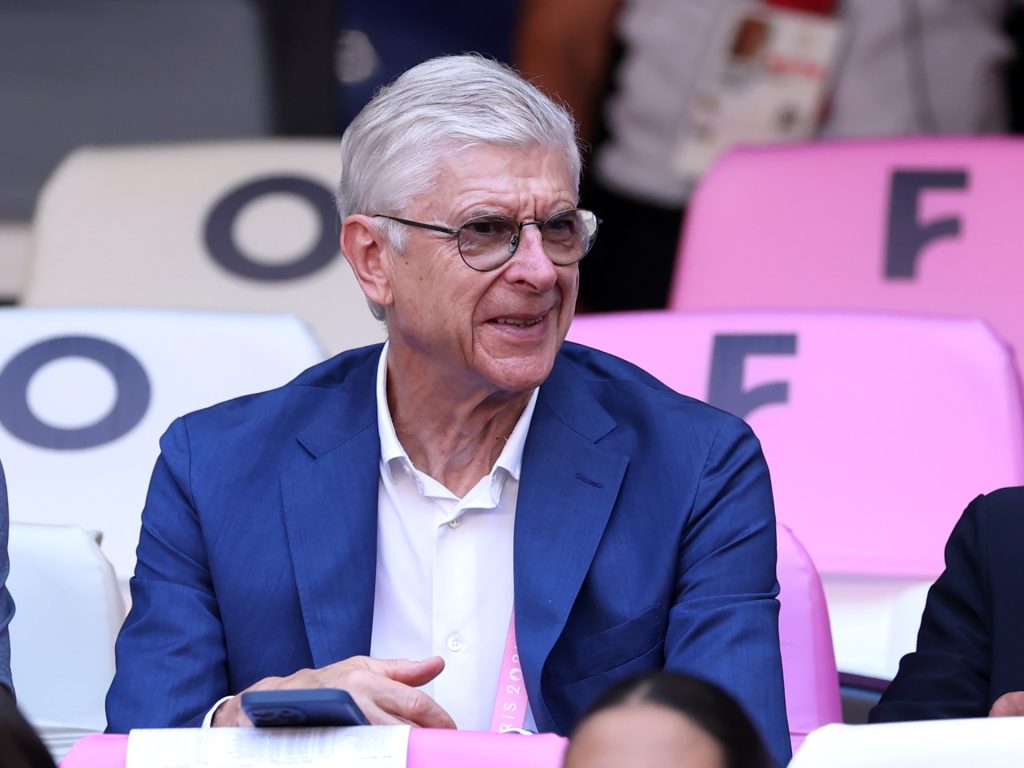 فينغر يطالب بحرمان بطل الدوري الأوروبي من المشاركة بدوري الأبطال