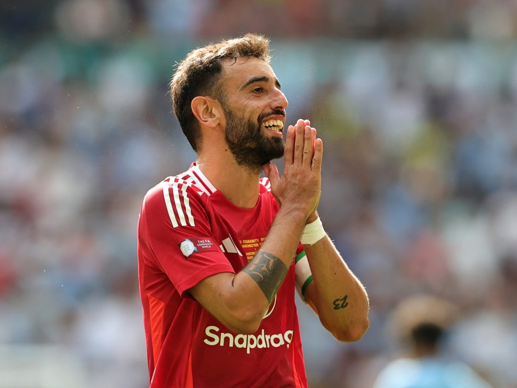 مليون دولار أسبوعيا ومهلة أخيرة.. كواليس مفاوضات الهلال مع برونو فيرنانديز