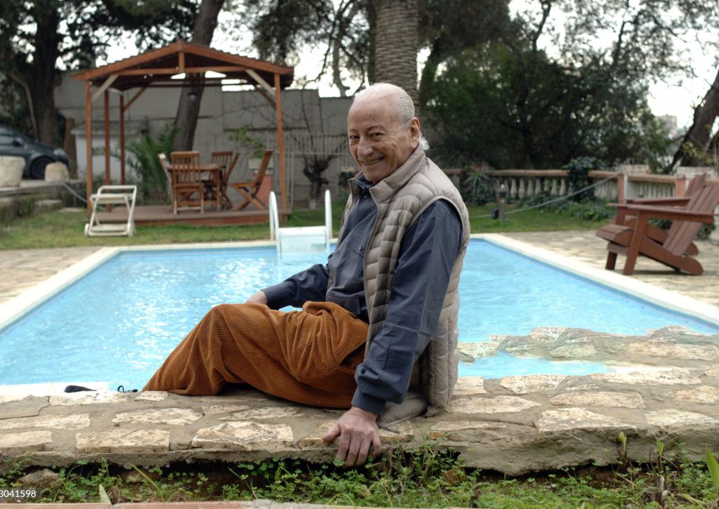 وفاة محمد لخضر حمينة.. مخرج صَنع مجده بين ظلال الثورة الجزائرية وأضواء “كان”