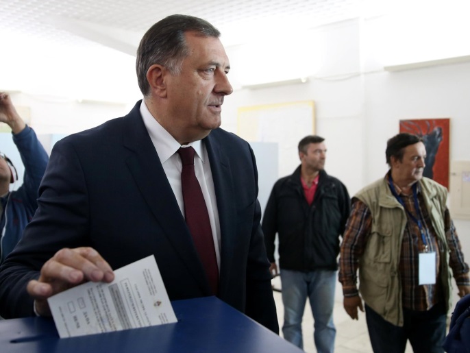 Milorad Dodik, President of Republika Srpska, votes for a referendum on their Statehood Day in Laktasi near Banja Luka, Bosnia and Herzegovina, September 25, 2016. REUTERS/Dado Ruvic