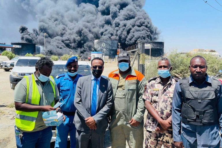 3- وزير الإعلام السوداني خالد الإعيسر/ الميناء الجنوبي/ حريق المستودع. مصدر الصورة وزارة الإعلام