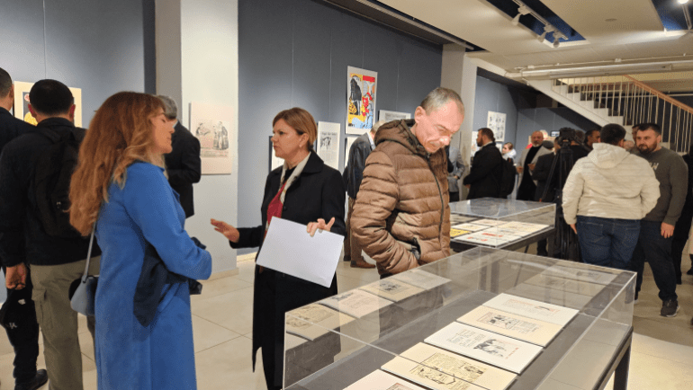 5-ـ-أعمال-معرض-أيقونات-الأفيون-سلّط-الضوء-على-كيفية-استخدام-الرسوم-المناهضة-للدين-كوسيلة-دعائية-ضمن-