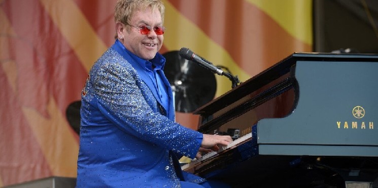 Elton John Slams UK AI Copyright Plan كسرقة “جنائية” للعمل الإبداعي