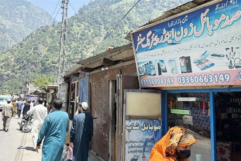 صور بعنوان حياة صعبة يعيشها سكان وادي نيلم في كشمير الباكستانية