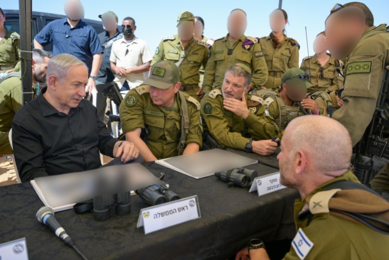 صور 6+7 نتنياهو يتفقد الوحدات البرية بالجيش الإسرائيلي مع إعلان رئيس الأركان زامير توسيع العملية البرية في قطاع غزة. من تصوير مكتب الصحافة الحكومي الإسرائيلي، عممها للاستعمال الحر لوسائل الإعلام)