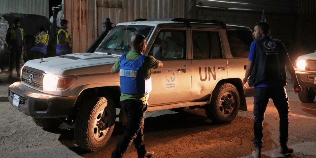 Live ، War in Gaza: بدأت الأمم المتحدة في جلب المساعدات الإنسانية إلى الجيب بعد أكثر من شهرين ونصف من الحصار الكلي