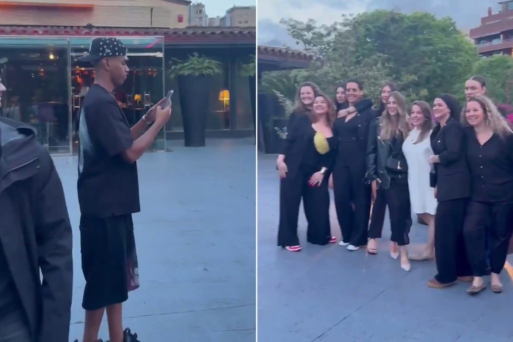 شاهد.. لامين جمال يخدع سيدات طلبن منه التقاط صورة