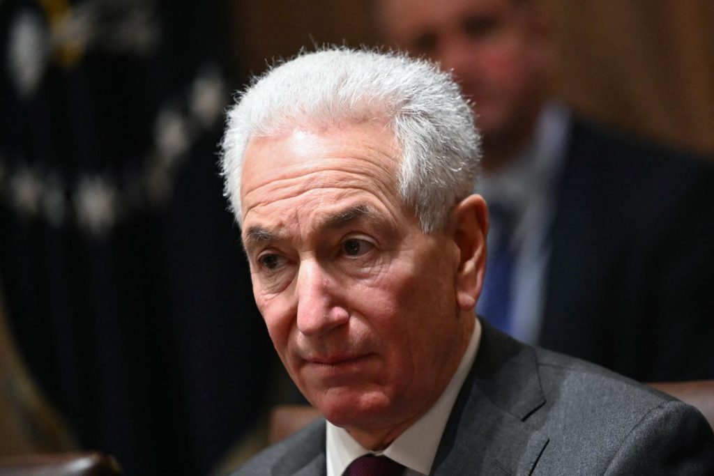 تشارلز كوشنر ، سفير عشيرة ترامب لفرنسا