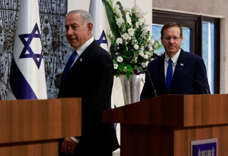 Israel's President Isaac Herzog (R) and Likud party Chairman Benjamin Netanyahu arrive to deliver a statemet in Jerusalem, on November 13, 2022. Hezog formally designated Benjamin Netanyahu to form a government, a victory for the former veteran prime minister who had vowed to return to power. (Photo by Menahem KAHANA / AFP)