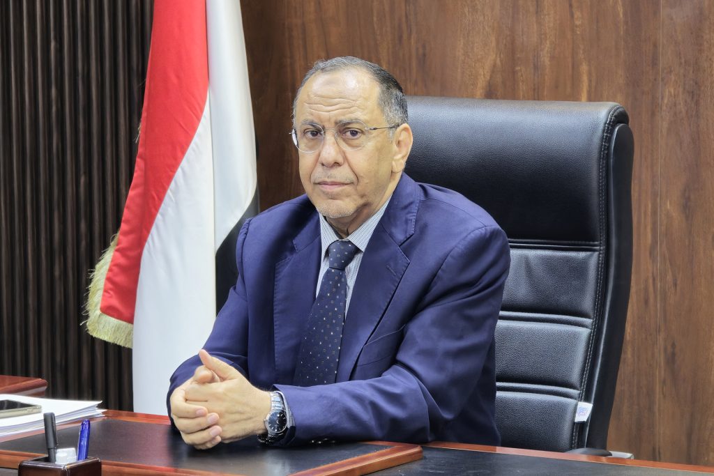 في حوار مع الجزيرة نت.. وزير الصناعة اليمني يحذر من كارثة اقتصادية ويتهم الحوثيين