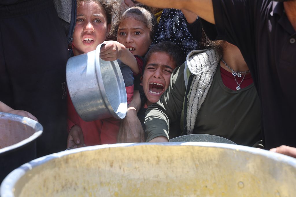 خطة أميركية إسرائيلية لتوزيع المساعدات بغزة تثير جدلا واسعا