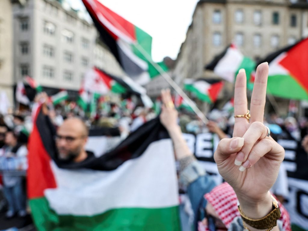 غزة حاضرة بقوة في نهائي بازل.. الاحتجاجات تطارد ممثلة إسرائيل في “يوروفيجن”