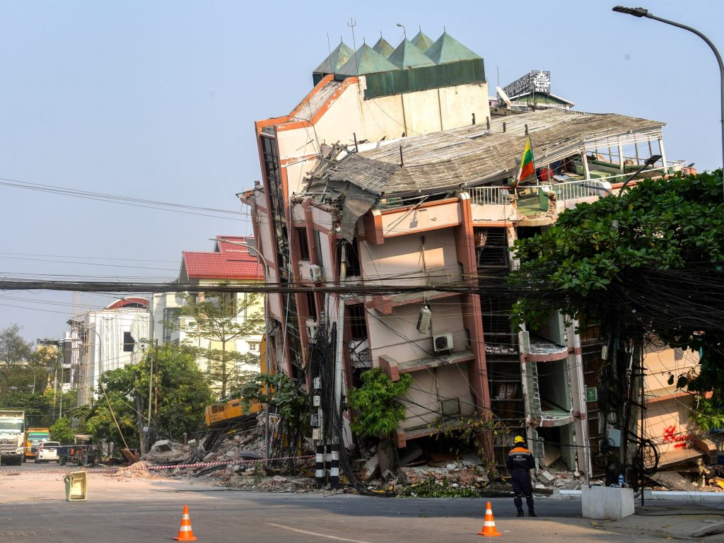 كاميرا تلتقط ما لم يشاهد من قبل.. تمزق الأرض خلال زلزال مدمر