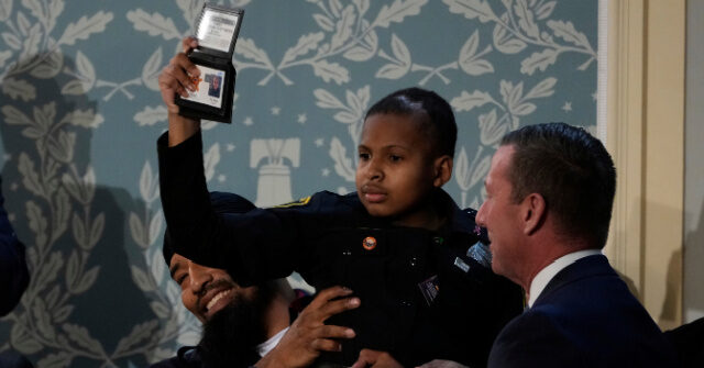 البيت الأبيض يكشف دي جي دانيال “يواجه ثلاثة أورام جديدة”