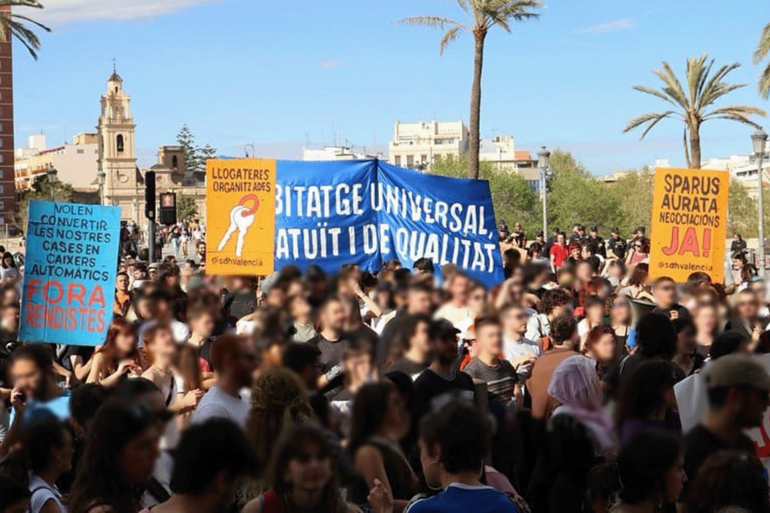 حركة الاتحاد السكني في فالنسيا شاركت ضمن مظاهرات تؤكد الحق في السكن ورفض طرد المستأجرين - الجزيرة
