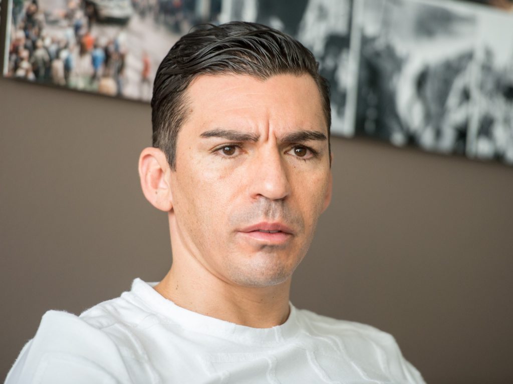 أول صورة للبرازيلي لوسيو بعد إصابته بحروق متفرقة