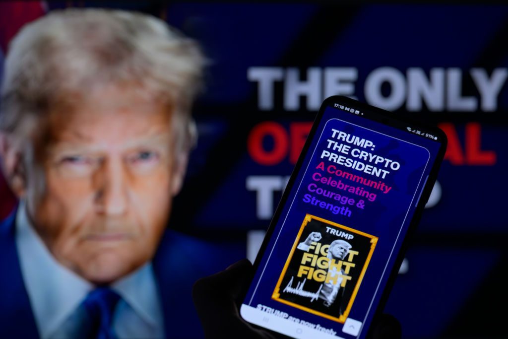 ترامب يقيم عشاء لمستثمري العملات المشفرة وسط انتقادات بالفساد