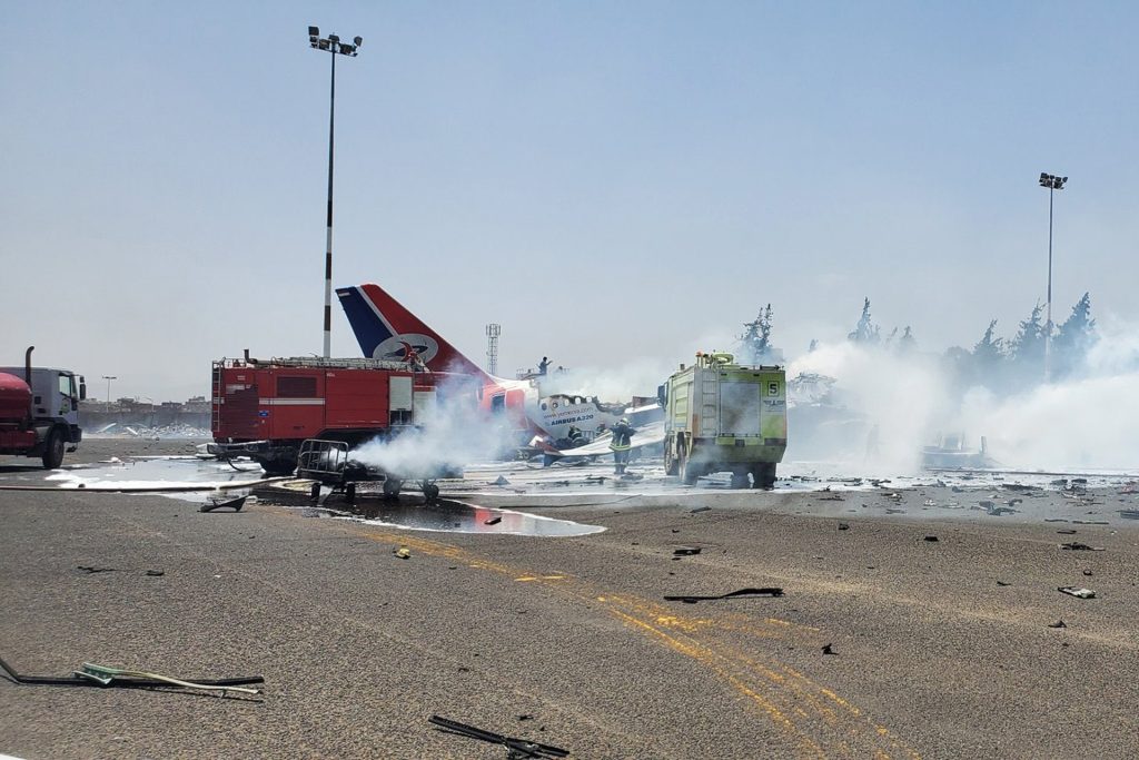 تداعيات تدمير إسرائيل لمطار صنعاء وآخر طائرات اليمن