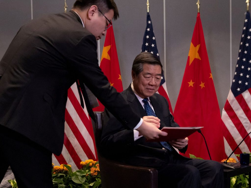 الصين لا ترفع الصوت.. بل تُغير قواعد اللعبة