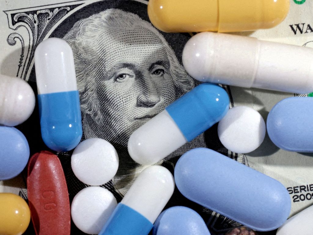 هل يصمد قرار ترامب بكبح أسعار الأدوية في أميركا؟