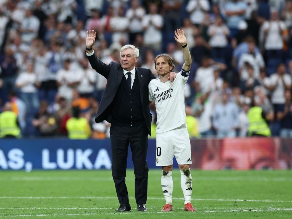 دموع ووداع مؤثر لمودريتش وأنشيلوتي في نهاية مشوارهما مع ريال مدريد