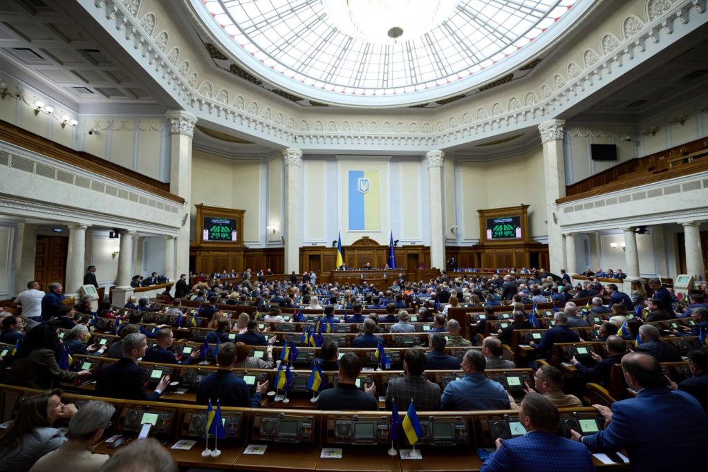 في أوكرانيا ، يصرخ البرلمان على الاتفاق مع الولايات المتحدة على المعادن